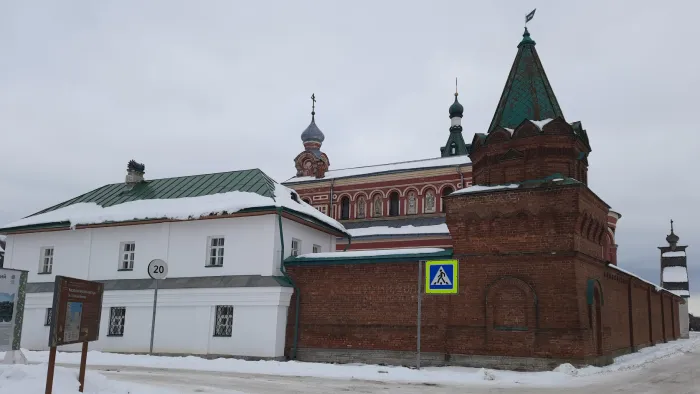 Церкви и храмы Ленинградской области Староладожский Никольский монастырь