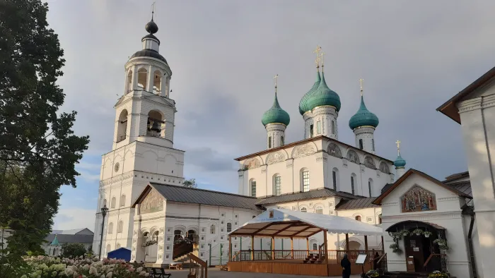 Вееденский собор с колокольней
