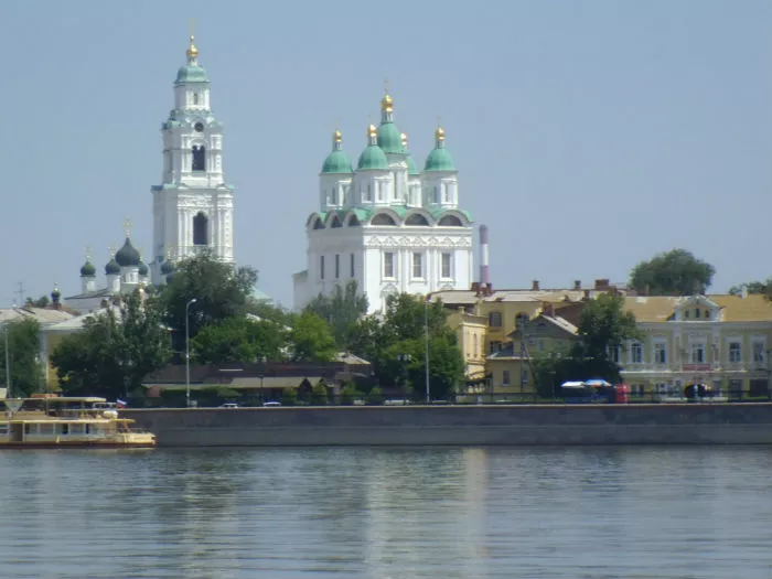 Астраханский кремль вид со стороны Волги