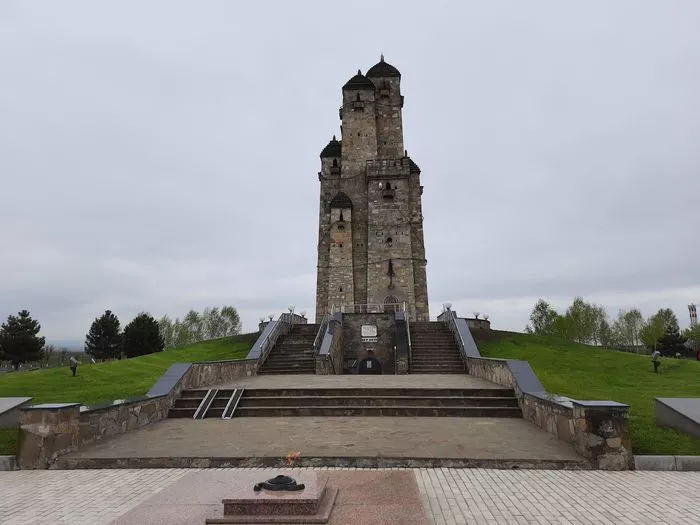 Мемориал Памяти и Славы Девять башен