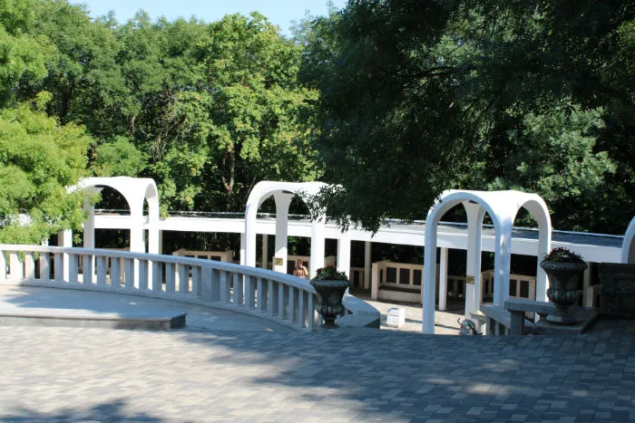 Курортный парк Железноводска Славяновский источник