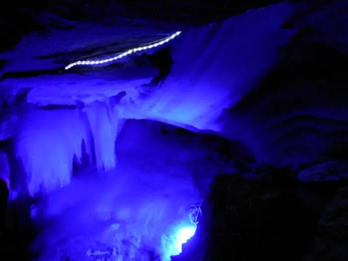 Кунгурская ледяная пещера Сталактит