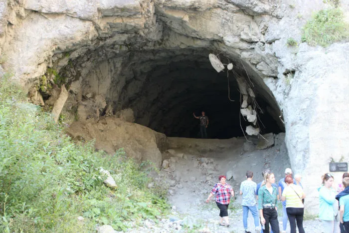Кармадонское ущелье Разбитый тоннель