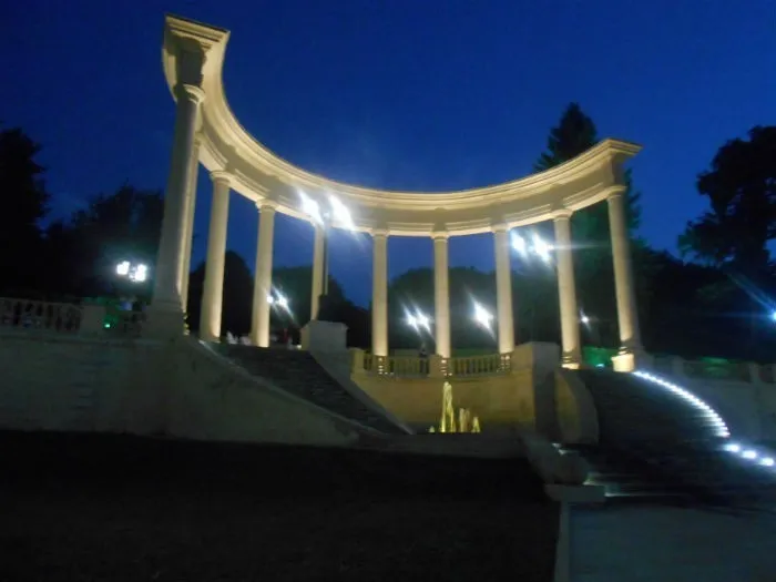 Кисловодский Национальный парк Ночная колоннада