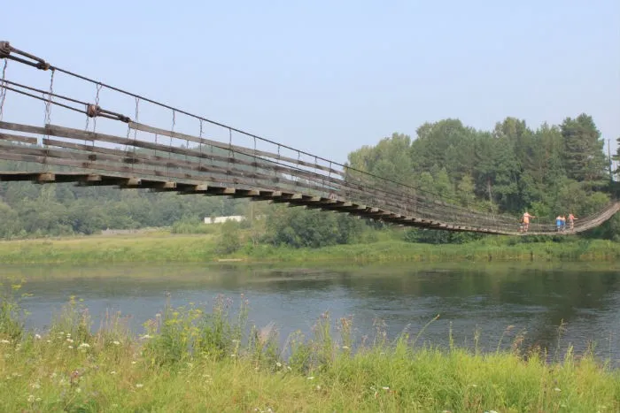 Подвесной мост через Сылву со стороны деревни Сасыково