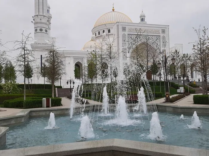 Парк вокруг мечети