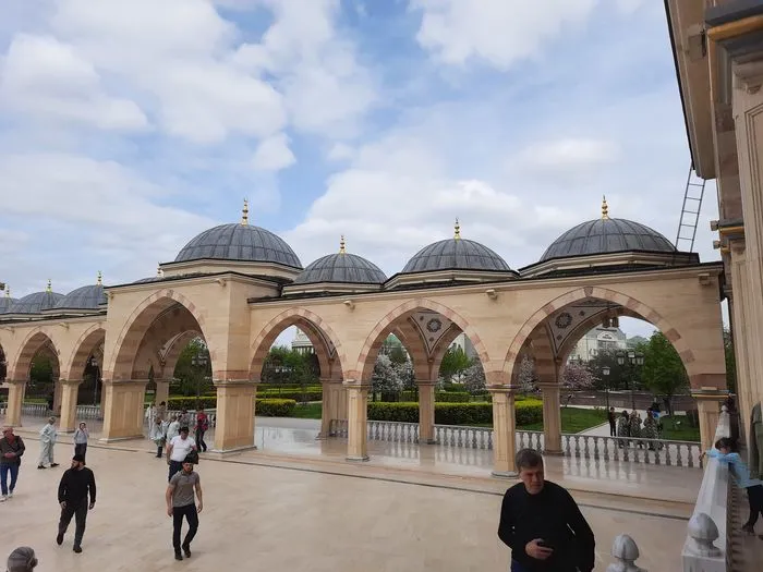 Внутренний дворик мечети Сердце Чечни