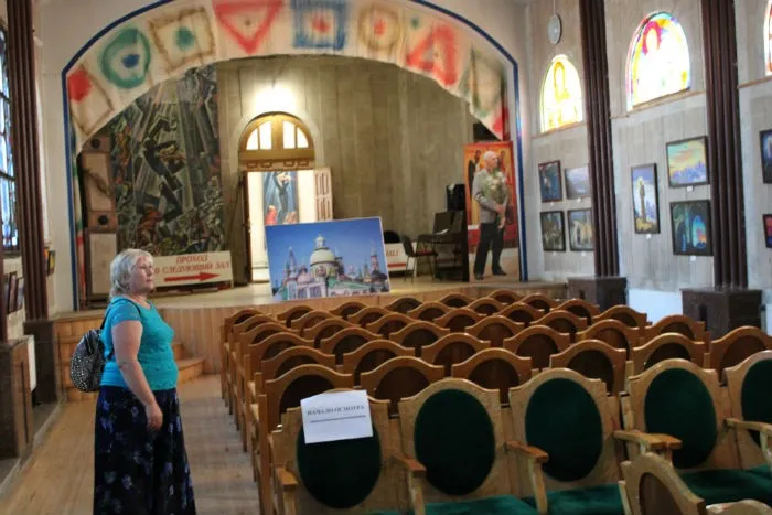 Храм Всех Религий в Казани конференц зал