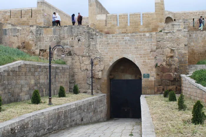 Крепость Нарын-Кала Ворота позора