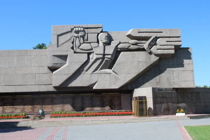 Прогулка по Севастополю Мемориал героической обороны Севастополя в 1941-42г.