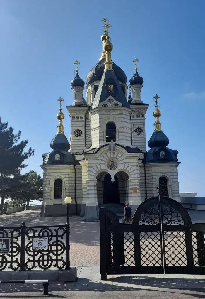 Путешествие по Крыму на машине Церковь Воскресения Господня на мысе Форос