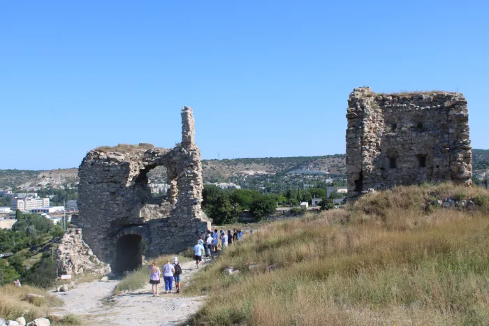Путешествие по Крыму на машине Крепость Каламита
