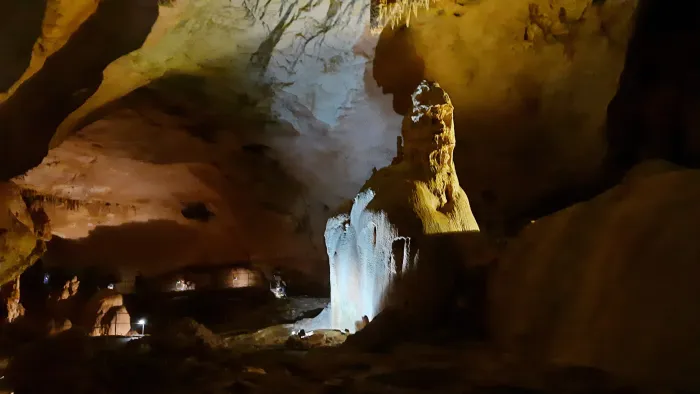 Мамонтовая пещера Белый спелеолог
