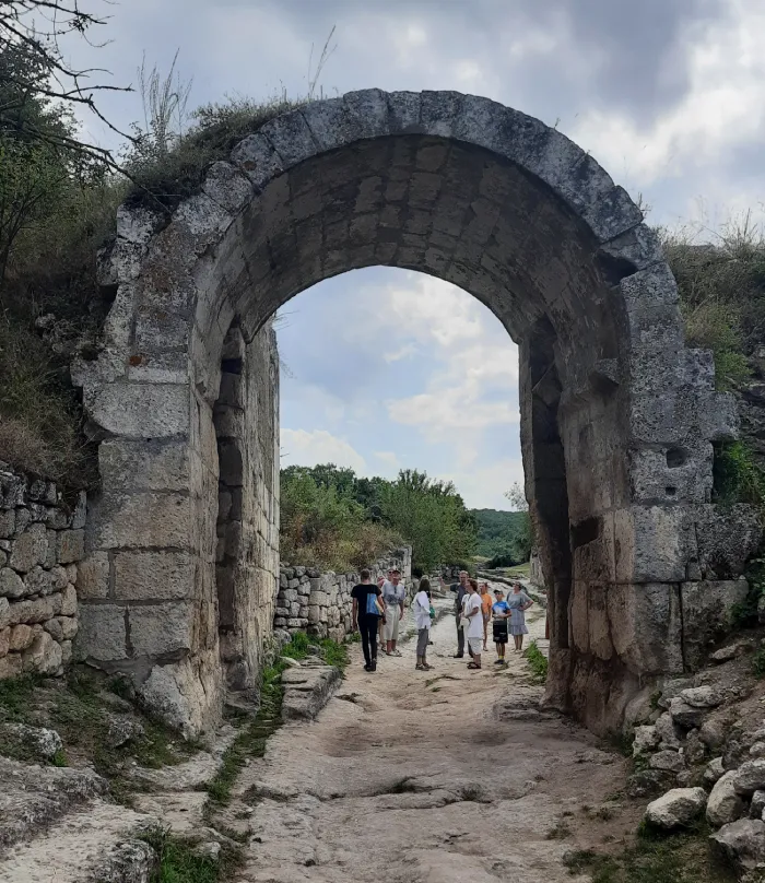Пещерный город Чуфут-Кале Средние ворота