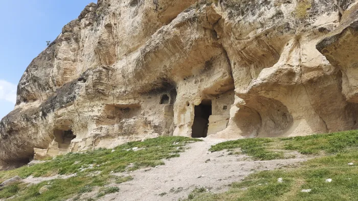 Пещеры старого города