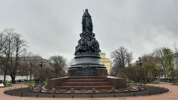Прогулка по Санкт-Петербургу Памятник Екатерине II