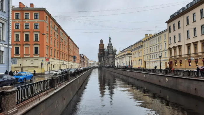 Прогулка по Санкт-Петербургу На набережной канала Грибоедова