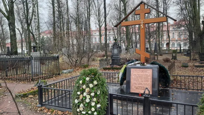 Александро-Невская лавра Кладбище Коммунистическая площадка