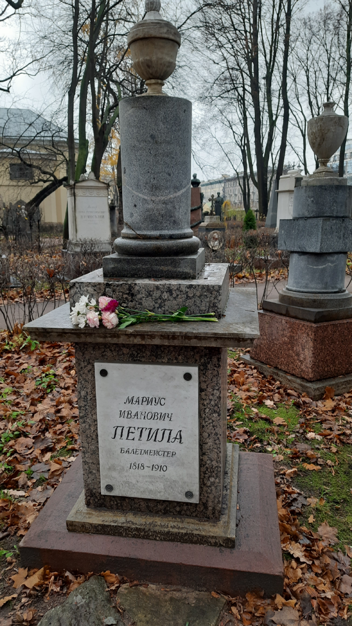 Надгробие Петипа