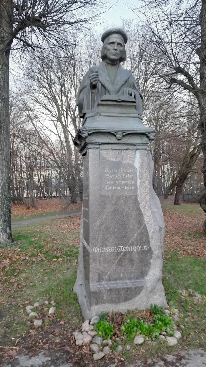 Памятник Микаэлю Агрикола
