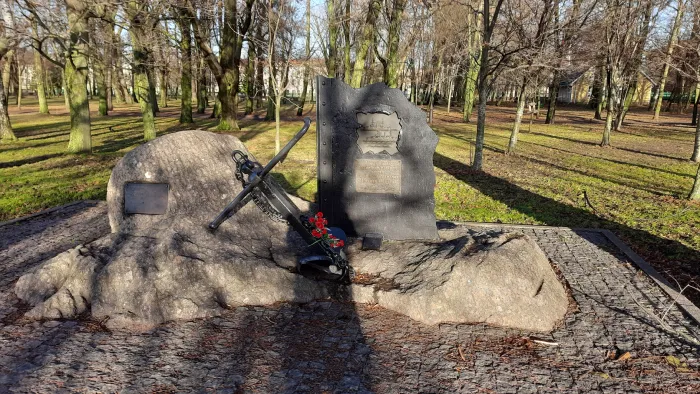 Экскурсия по Кронштадту Памятник героям Цусимского сражения 1905 года