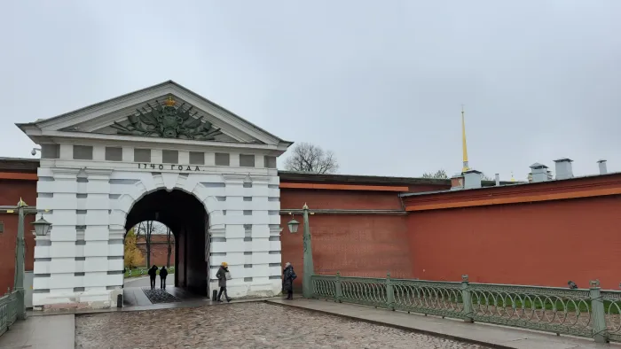 Экскурсия по Петропавловской крепости Иоанновские ворота