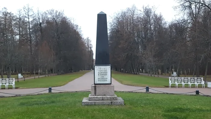 Памятник героям Октября
