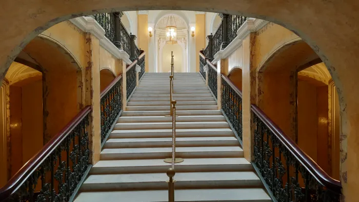 Гатчинский дворец Мраморная лестница