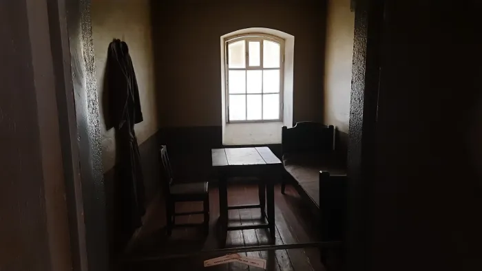 Старая тюрьма арестантская камера