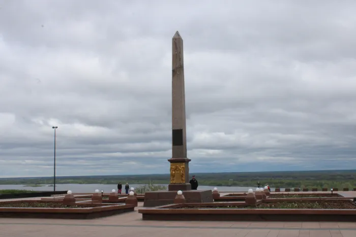 Достопримечательности Нижегородского кремля Памятник Минину и Пожарскому