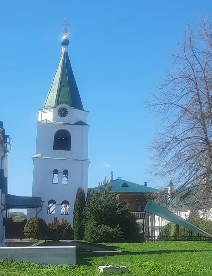 Вознесенский Печерский монастырь Наклонённая колокольня