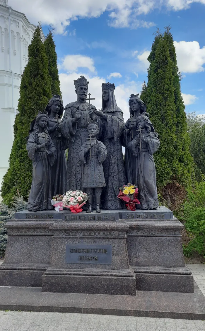 Памятник «Святые царственные страстотерпцы»